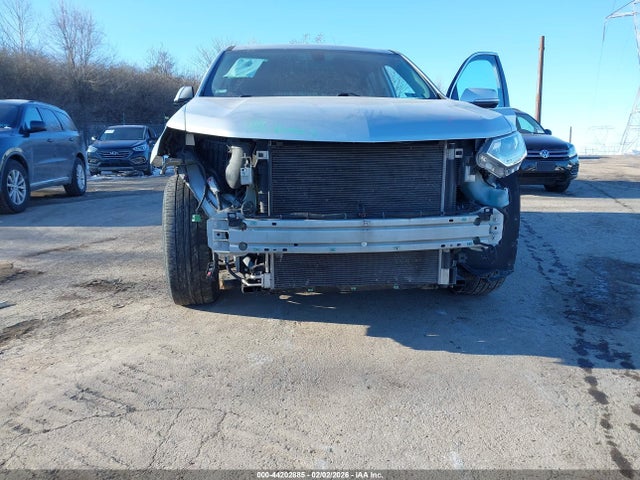 1GNEVGKW5KJ232731 Chevrolet Traverse 1lt