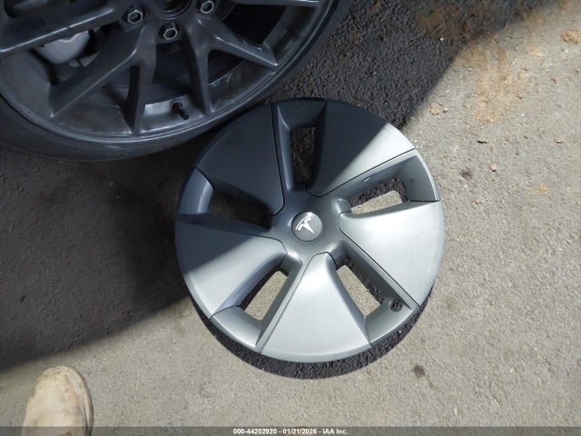 44202920 :رقم المزاد ، 5YJ3E1EA9MF071792 vin ، 2021 Tesla Model 3 Standard Range Plus Rear-wheel Drive مزاد بيع