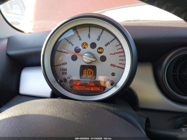2010 MINI COOPER WMWMF3C52ATU79415 Photo 6