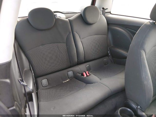2010 MINI COOPER WMWMF3C52ATU79415 Photo 7