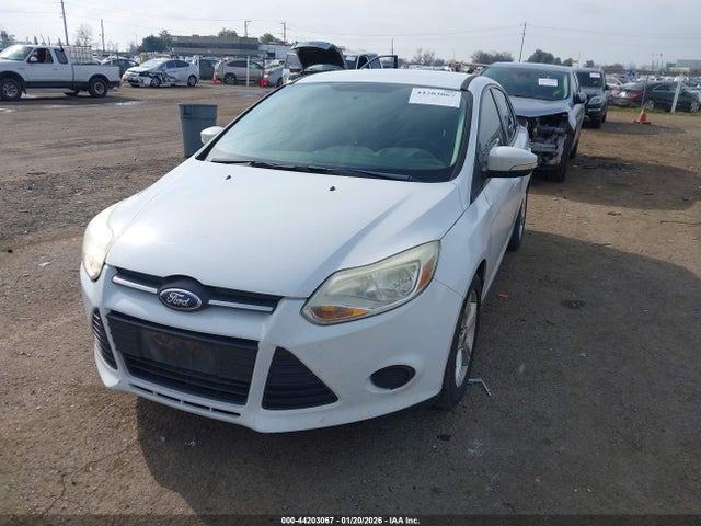 Ford FOCUS SE 2014 1FADP3F23EL238010 Image 2