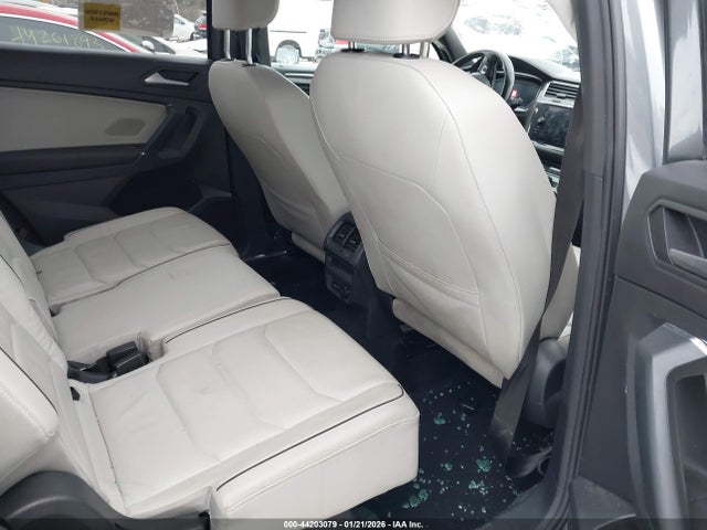 44203079 :رقم المزاد ، 3VV4B7AX3LM112424 vin ، 2020 Volkswagen Tiguan 2.0t Sel Premium R-line مزاد بيع
