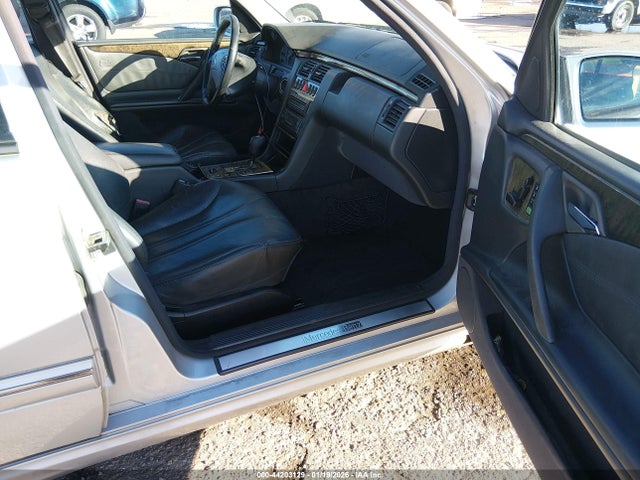 44203129 :رقم المزاد ، WDBJF74J31B309660 vin ، 2001 Mercedes-benz E 55 Amg مزاد بيع