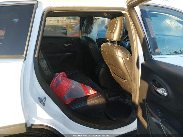 1C4PJMLBXKD271689 Jeep Cherokee Latitude Plus 4x4