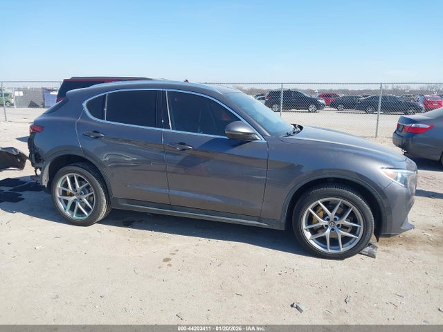 ZASFAKBN0J7B85842 Alfa Romeo Stelvio Ti Awd
