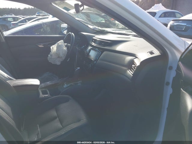 5N1AT2MV5HC761996 Nissan Rogue Sl