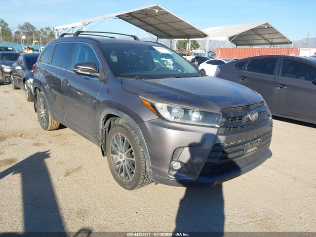 2017 5TDJZRFH4HS398687 main image