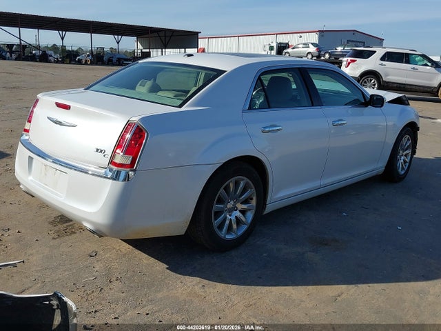2011 CHRYSLER 300C 2C3CA6CT3BH559502 Photo 3