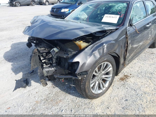 2017 Chrysler 300c მანქანა იყიდება აუქციონზე, vin: 2C3CCAEG8HH663327, აუქციონის ნომერი: 44203632