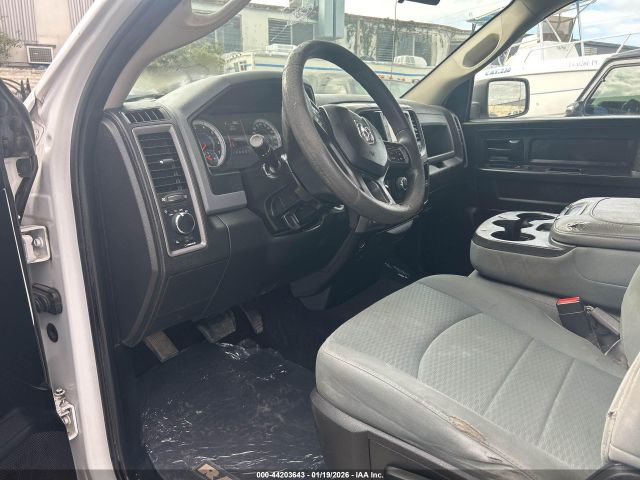 2019 RAM 1500 CLASSIC 1C6RR6FG3KS733159 Photo 4