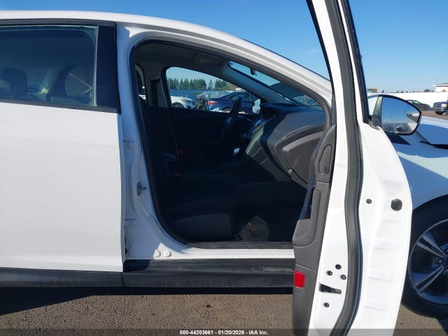 1FADP3KE5GL246886 Ford FOCUS SE