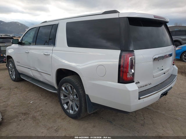 2016 GMC YUKON XL 1GKS2HKJ1GR250333 Photo 2