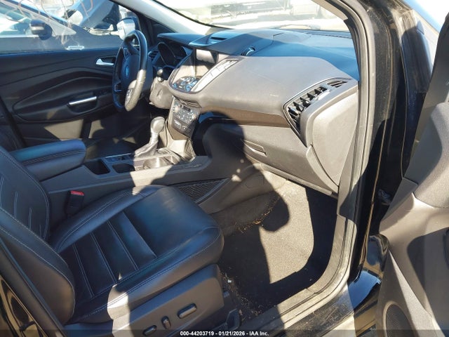 1FMCU0JD0HUD09812 Ford Escape Titanium