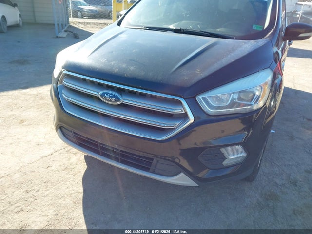 1FMCU0JD0HUD09812 Ford Escape Titanium