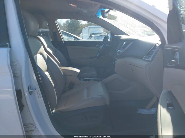 KM8J3CA27HU274809 Hyundai Tucson Limited