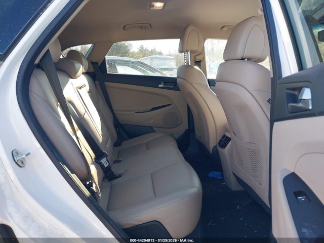 KM8J3CA27HU274809 Hyundai Tucson Limited