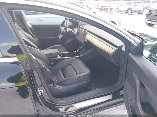 2019 TESLA MODEL 3 5YJ3E1EB8KF211465 Photo 4