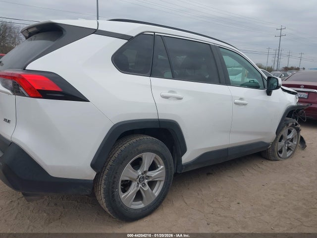 2T3W1RFV3MW120388 Toyota Rav4 Xle