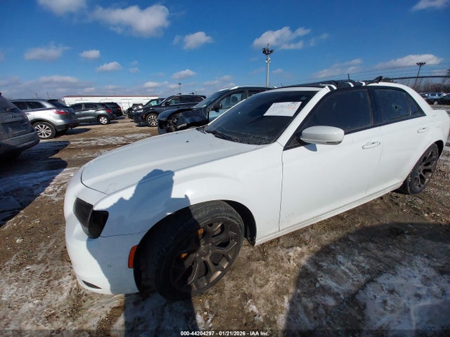 2017 Chrysler 300 300s Alloy Edition მანქანა იყიდება აუქციონზე, vin: 2C3CCABG0HH624185, აუქციონის ნომერი: 44204297