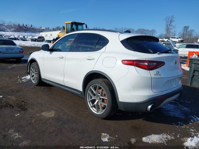 2018 ALFA ROMEO STELVIO ZASFAKNN3J7B86401 Photo 2