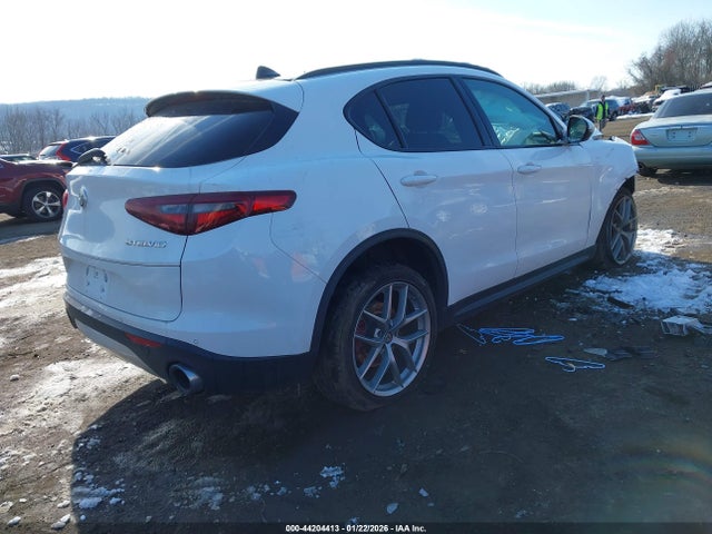 2018 ALFA ROMEO STELVIO ZASFAKNN3J7B86401 Photo 3