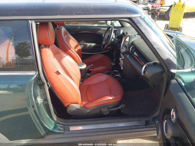 2009 MINI COOPER S WMWMF73559TW86156 Photo 4