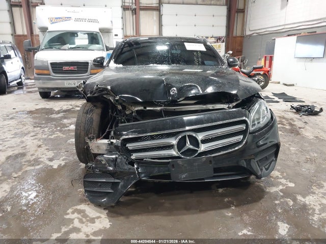 44204544 :رقم المزاد ، WDDZF4KB0JA422198 vin ، 2018 Mercedes-benz E 300 4matic مزاد بيع