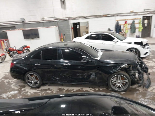 44204544 :رقم المزاد ، WDDZF4KB0JA422198 vin ، 2018 Mercedes-benz E 300 4matic مزاد بيع