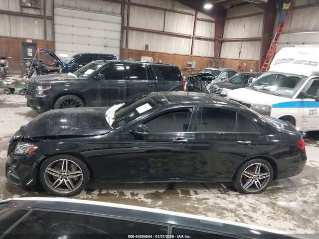 44204544 :رقم المزاد ، WDDZF4KB0JA422198 vin ، 2018 Mercedes-benz E 300 4matic مزاد بيع