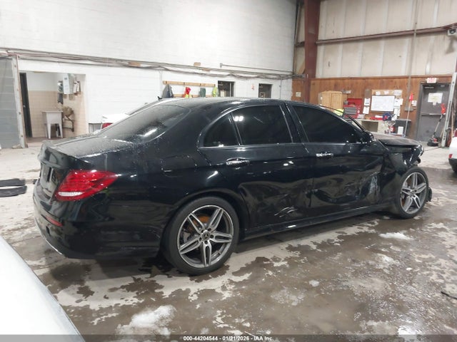 44204544 :رقم المزاد ، WDDZF4KB0JA422198 vin ، 2018 Mercedes-benz E 300 4matic مزاد بيع