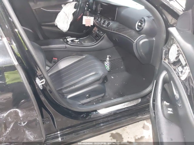 44204544 :رقم المزاد ، WDDZF4KB0JA422198 vin ، 2018 Mercedes-benz E 300 4matic مزاد بيع