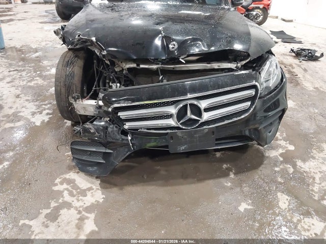 44204544 :رقم المزاد ، WDDZF4KB0JA422198 vin ، 2018 Mercedes-benz E 300 4matic مزاد بيع