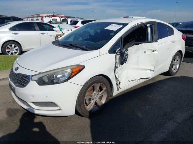 KIA FORTE LX 2016 KNAFK4A64G5572889 Image 2