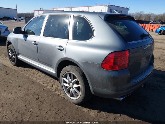 2005 PORSCHE CAYENNE WP1AC29P45LA92015 Photo 2