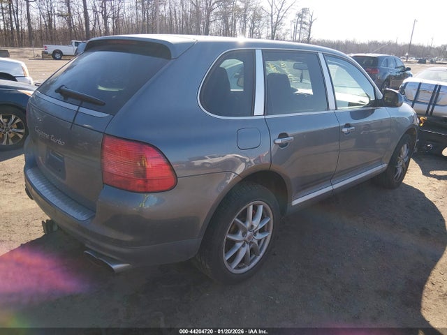 2005 PORSCHE CAYENNE WP1AC29P45LA92015 Photo 3