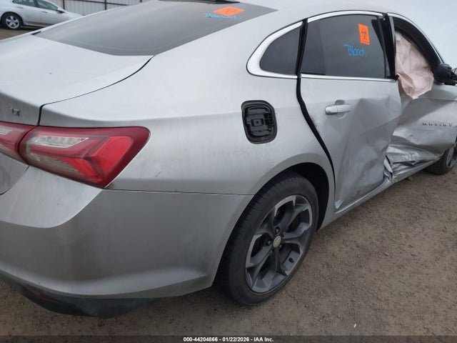 1G1ZD5ST3NF136829 Chevrolet Malibu Fwd Lt
