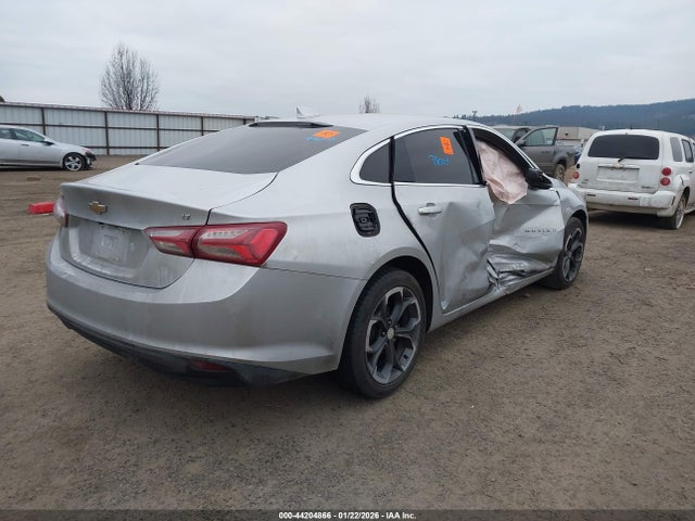 1G1ZD5ST3NF136829 Chevrolet Malibu Fwd Lt