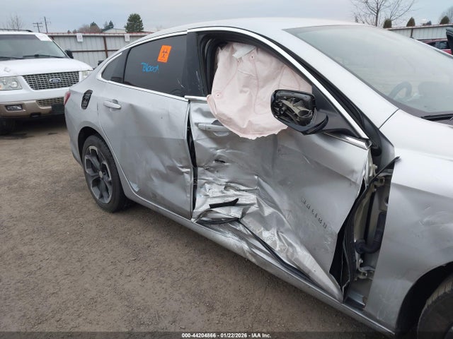 1G1ZD5ST3NF136829 Chevrolet Malibu Fwd Lt