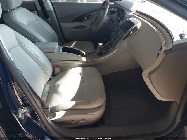 44204870 :رقم المزاد ، 1G4GC5EG0AF198453 vin ، 2010 Buick Lacrosse Cxl مزاد بيع