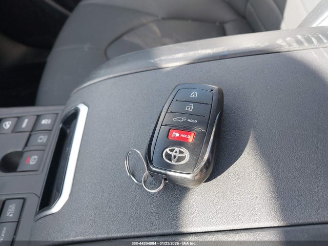 5TDKDRBH5RS571210 Toyota Highlander Xle
