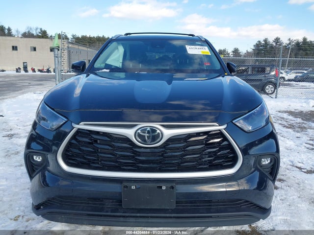 5TDKDRBH5RS571210 Toyota Highlander Xle