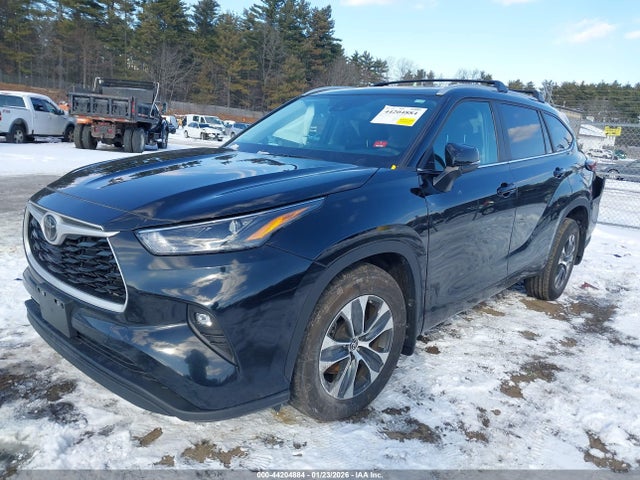 5TDKDRBH5RS571210 Toyota Highlander Xle