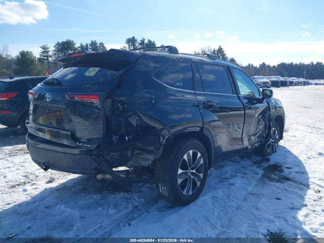 5TDKDRBH5RS571210 Toyota Highlander Xle