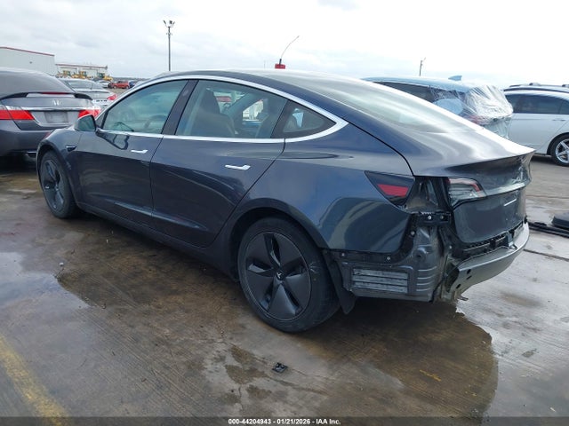 2018 TESLA MODEL 3 5YJ3E1EB7JF119598 Photo 2