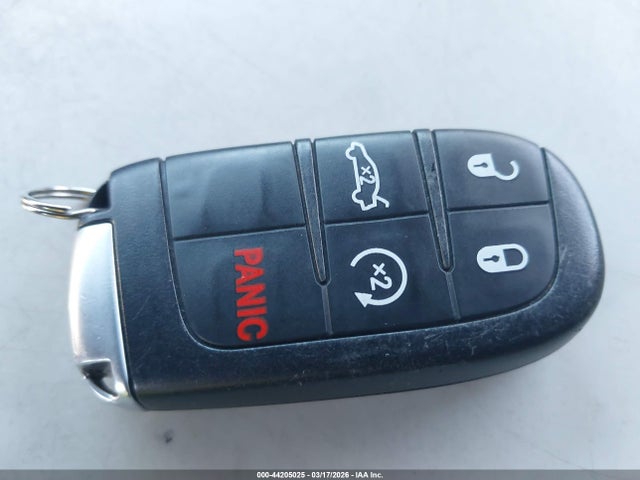 44205025 :رقم المزاد ، 2C3CCABG7PH613828 vin ، 2023 Chrysler 300 مزاد بيع