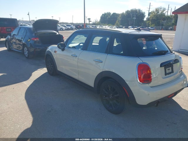 2017 MINI HARDTOP WMWXU1C32H2F77322 Photo 2