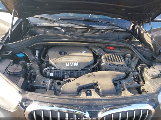 2017 BMW X1 WBXHT3C37H5F74133 Photo 9