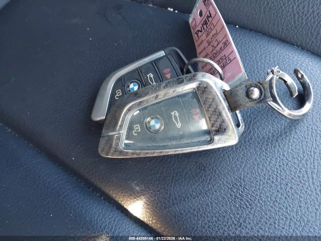 2017 BMW X1 WBXHT3C37H5F74133 Photo 10