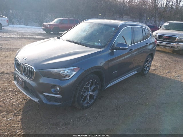 2017 BMW X1 WBXHT3C37H5F74133 Photo 1