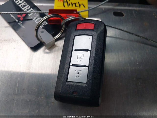 44205251 :رقم المزاد ، JA4AD3A32KZ046389 vin ، 2019 Mitsubishi Outlander Se مزاد بيع